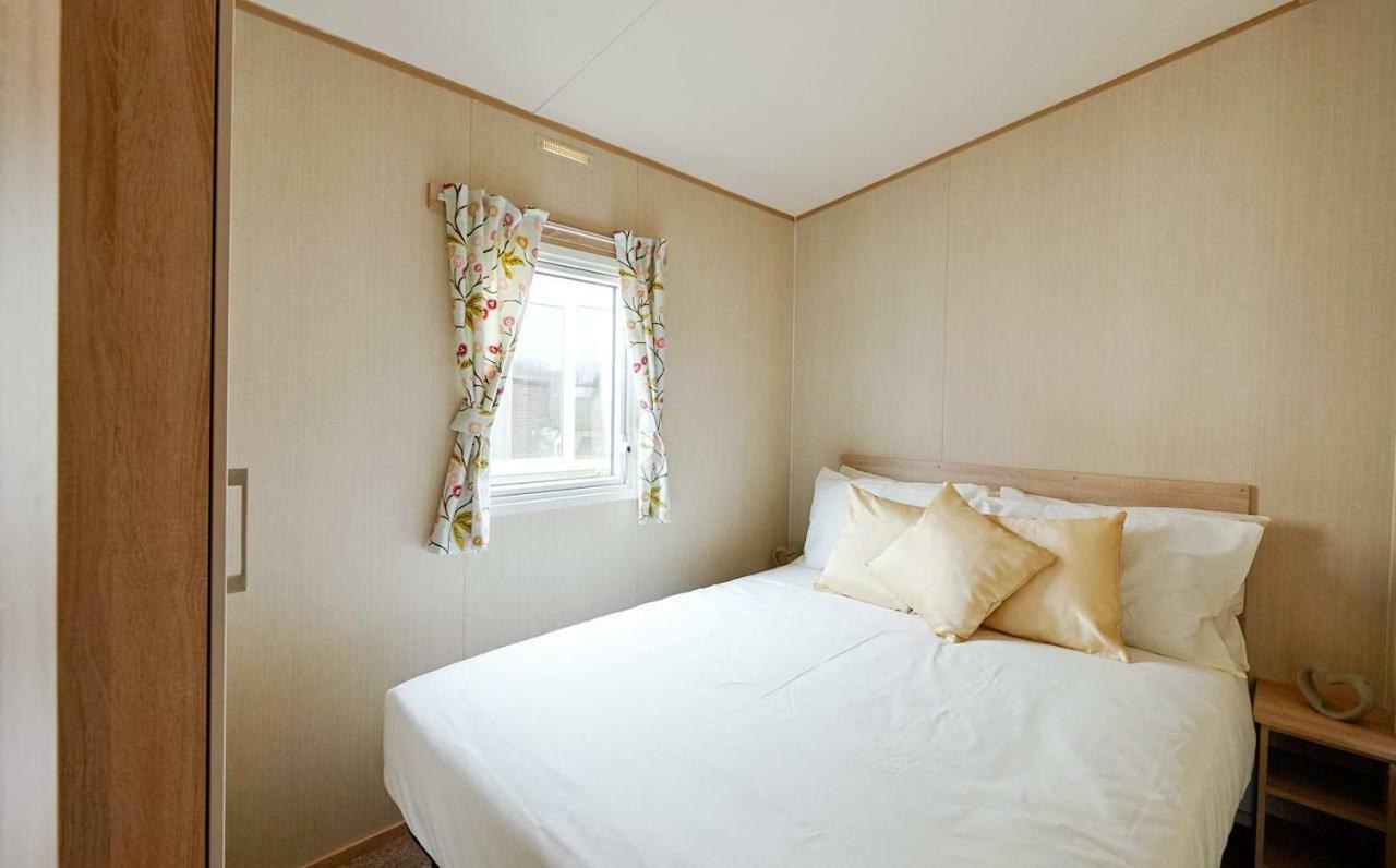 Whitecliff Bay Holiday Park เบมบริดจ์ ภายนอก รูปภาพ